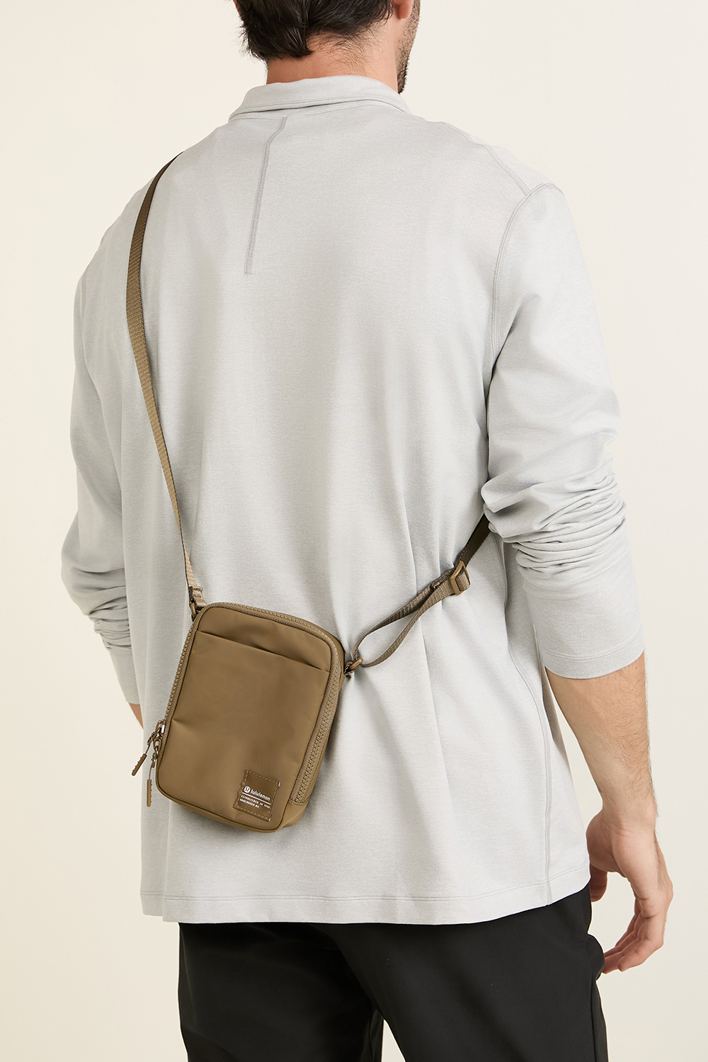 תמונת כל הלוק של Easy Access Crossbody LULULEMON
